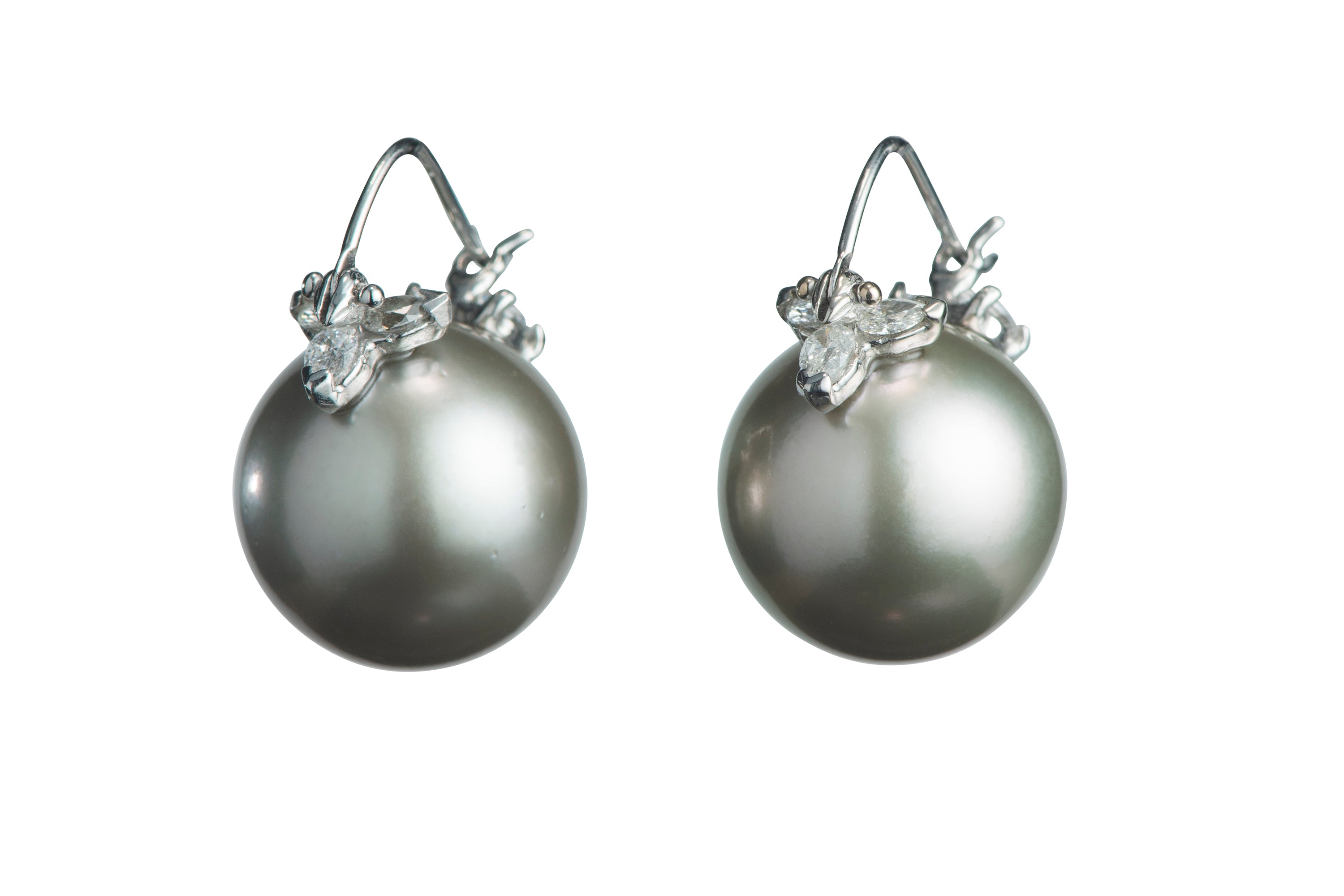 Pistachio Taupe-Green Tahitian with 10 pear shaped Diamond 18k White Gold