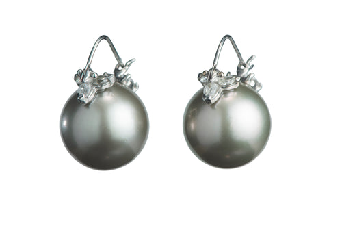 Pistachio Taupe-Green Tahitian with 10 pear shaped Diamond 18k White Gold