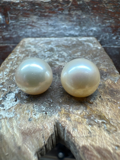 Cream Freshwater Pearl 18k flyer Earrings