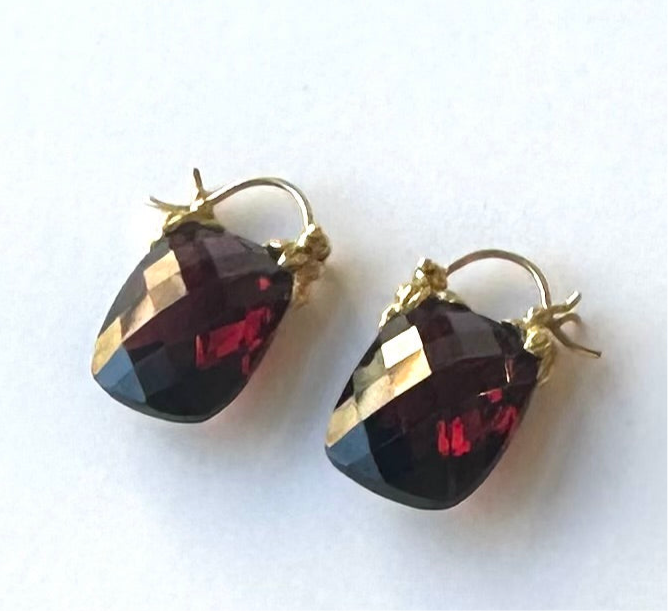 Red Garnet Faceted Rectangle 18k Petal Flyer